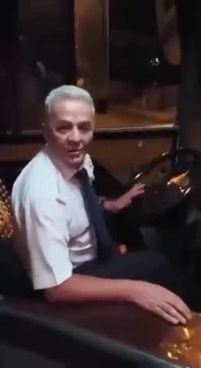 Zafer Algöz kaza yapıp sövüyor