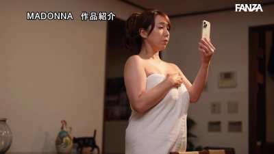 She's the Queen at Mah Jong, but even the Queen loses every now and then! ... JUQ-749