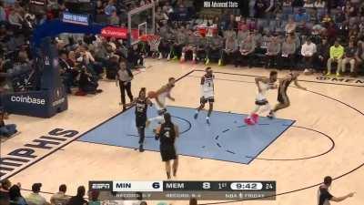 [Highlight] Gobert feeling feisty and gets in his bag but ends up traveling, and then fumbles a lob pass on the next possession