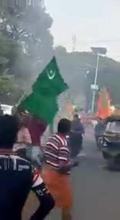 Green flag holders ran away after Virat Saffron flag holders marched on the streets of Kerala