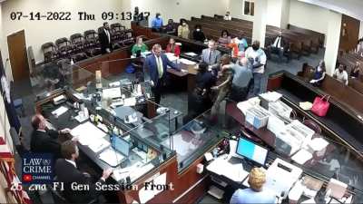 Man punches his son's killer in a South Carolina courtroom. The murderer on trial, 22-year-old Lindy Jones, confessed and pleaded guilty to murdering 18-year-old Willie Antoine Fields on August 2, 2019.