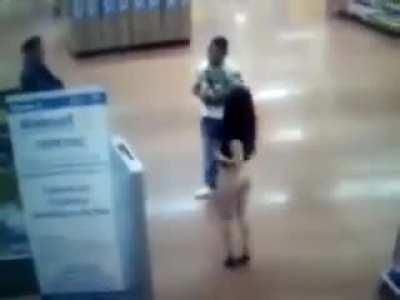 Woman strips naked in Walmart to prove she didn't steal