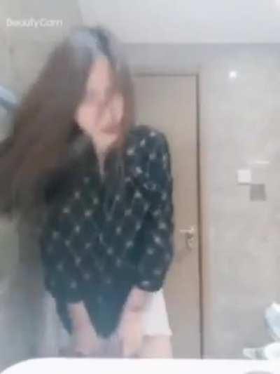 You thought only men do stupid shit 2.0