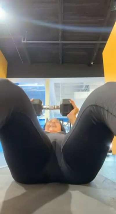 Imagine seeing your gym crush finish a set with tits out [F]