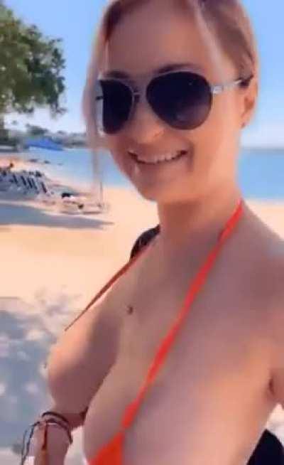 Buttplug at the beach in a bitch