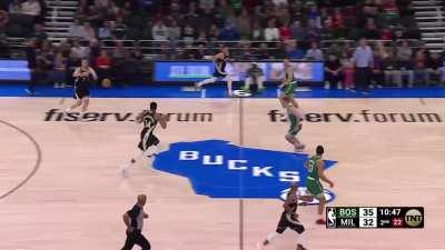 [Highlight] Giannis defends the rim vs Muscala and then runs the floor ending it off with a no-look behind the back pass to Allen for 3