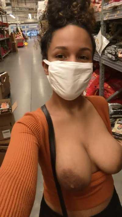 Let's go Christmas shopping together