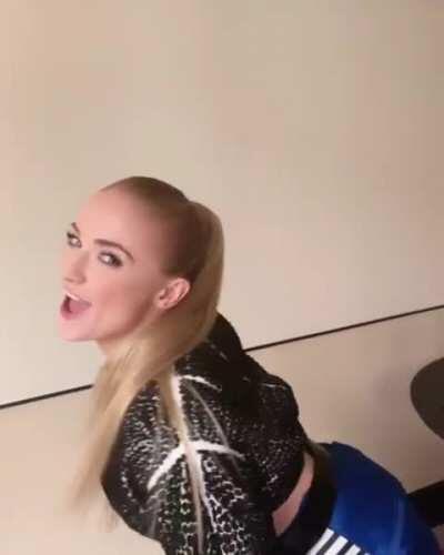 Sophie Turner would be perfect for some rough stuff