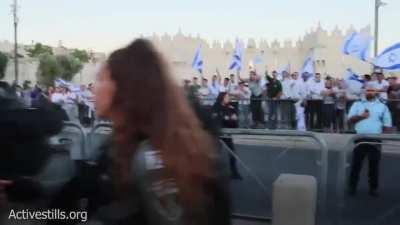 Alguém tem ideia como esses movimentos ocorrem? Pq são as mesmas frases ditas por aqui oq mudam são poucas coisas. 