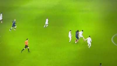 Alternate angle of Zirkzee dribbling through Saliba. 