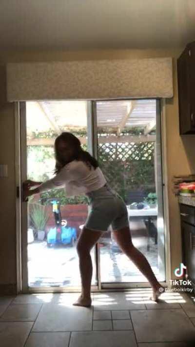 Found a new niche on how to entertain her