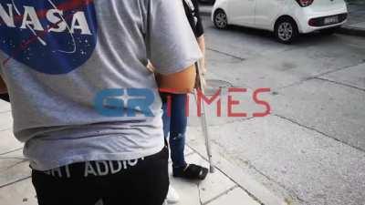 Μητέρα μαθητή ζητάει από τον γιο της να μη φοράει μάσκα