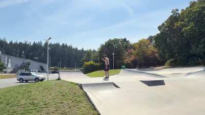 35 y/o 8 months back skateboarding, full cab flip up the euro