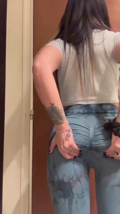 stinking up the whole bathroom 💨🥺