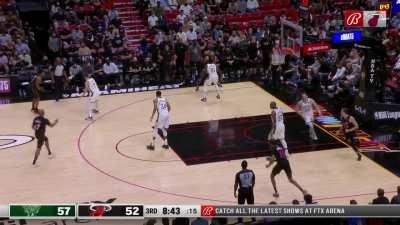 [Highlight] Caleb Martin fakes out Holiday and throws it down for a new career high