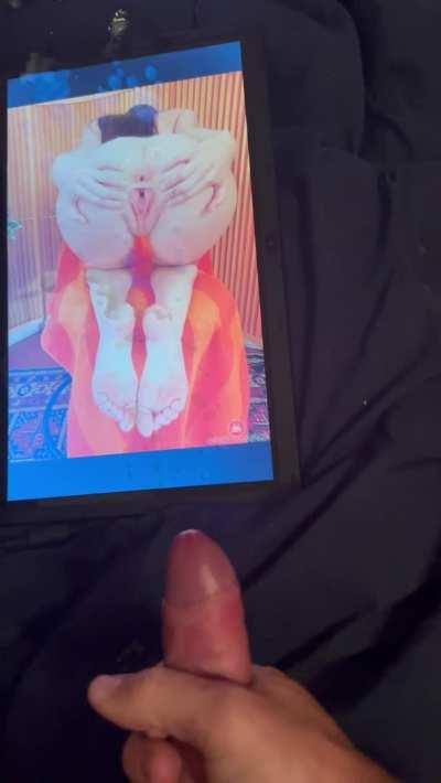 New kinks Reddit has unlocked ✅breeding….✅feet…..anyone want to get on their knees for me like this???💦💦💦💦