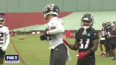 Drake London‘s double move and grab over Dee Alford