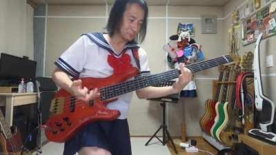 Les dejo un trapo chino, en honor al recién desaparecido 