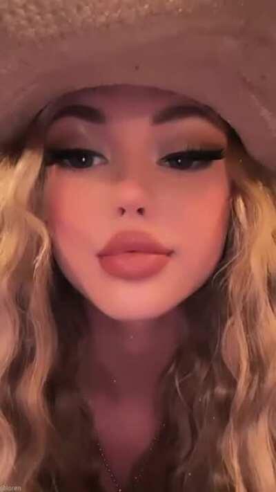 Loren is such a cutie 😍