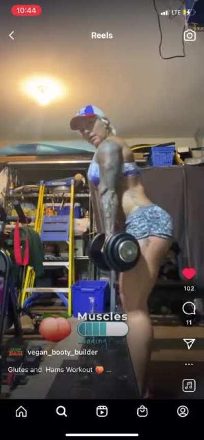 That booty bounce Looks so good