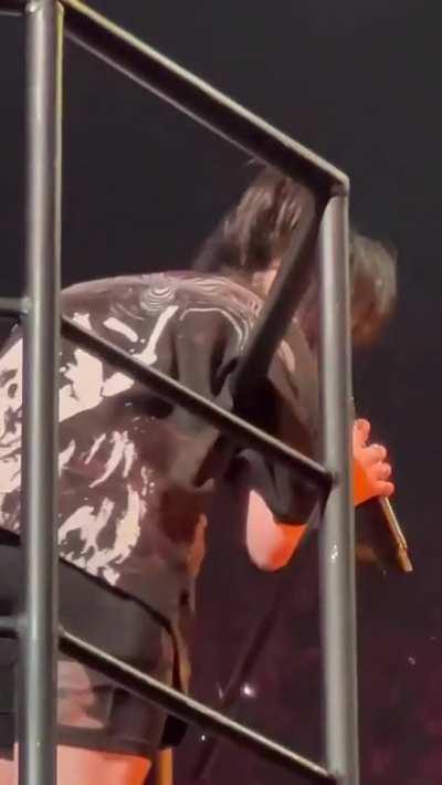 Billie's booty in the sky