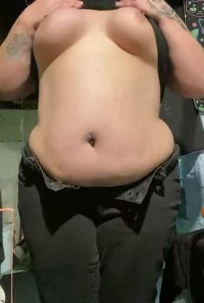 Droppin my titties like a beat