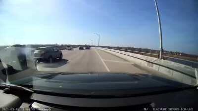 [USA] Two BMW’s racing on the highway!