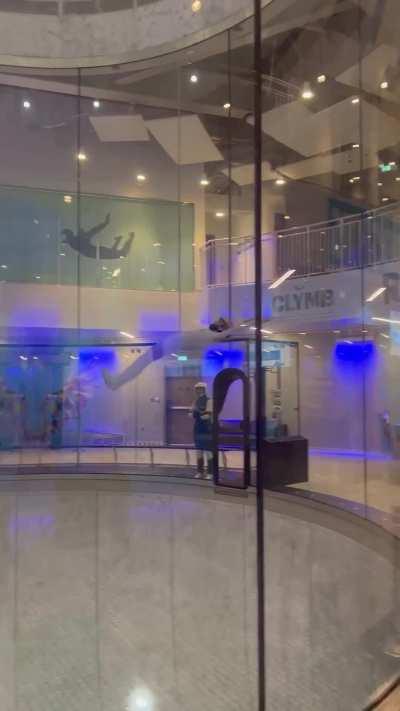 Insane body control of skydiver Maja Kuczynska ( @kuczynska.maja )