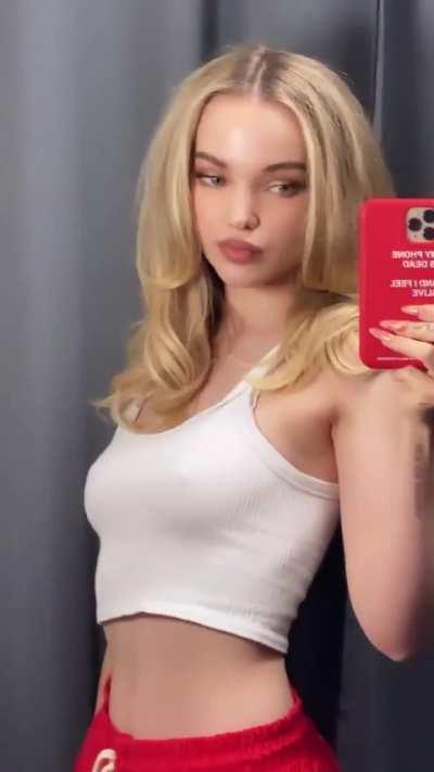 This bitch just adores showing off her hard nipples 😍🤤 She obviously knows what this does to all of us. 🥵