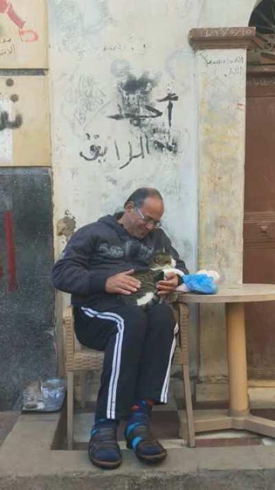 Some awww to start your day with. From Alexandria.