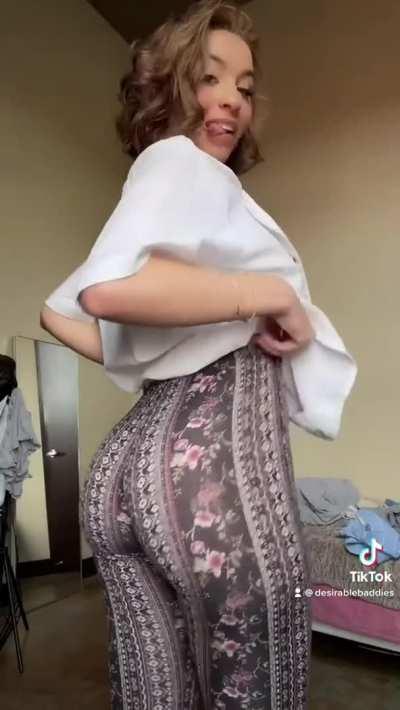 She gat a perfect ass 👌