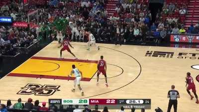 [Highlight] Vonleh grabs the rebound and absolutely yams it