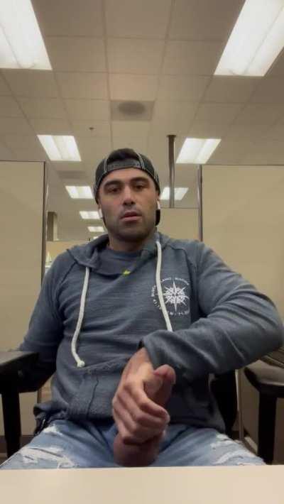 Im distracted today. think i need some tits in my DMs to help me cum so i can get some work done.