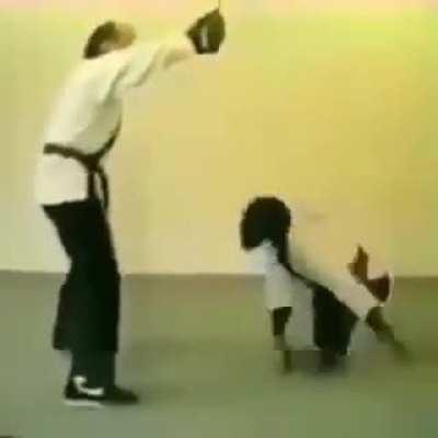 Novas imagens das aulas de artes marciais q o Muca começou a fzr