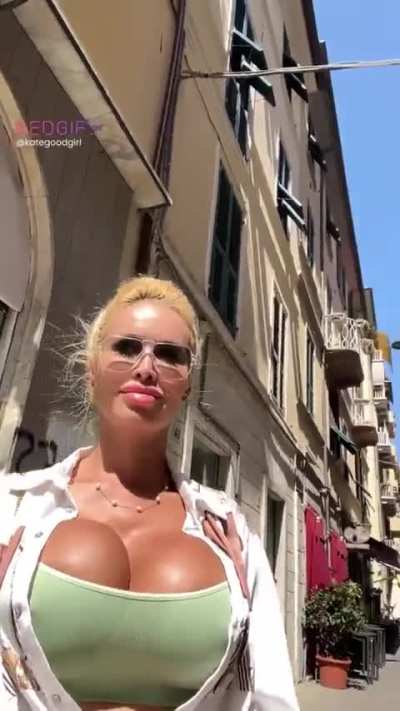 it's hot on this narrow street because of me