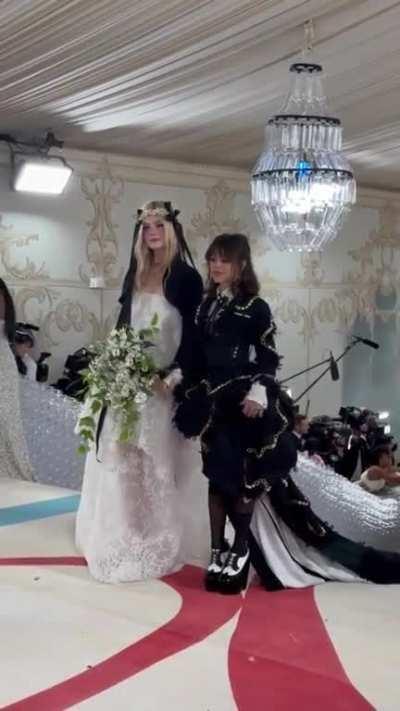 Jenna Ortega and Elle Fanning