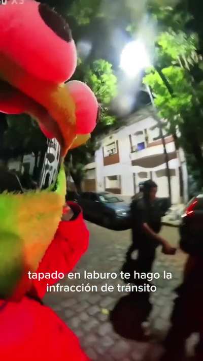 Buenos Aires: Tremendo palo de un delivery cuando un amaroki en presunto estado de intoxicación se interpuso en su camino