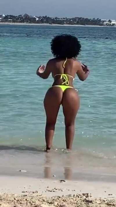 Sophiiec7’s Ass All Up in Your Screen