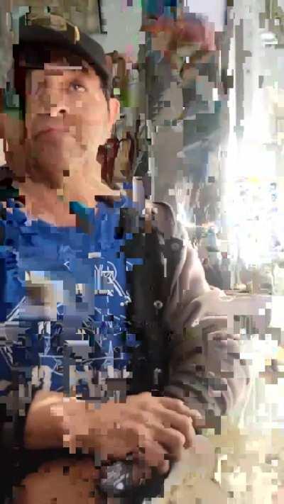 El usuario conocido como Meli Panda en X publicó una serie de videos en contra de un zapatero que se negó a llamarle señorita y utilizar los pronombres ella/elle.