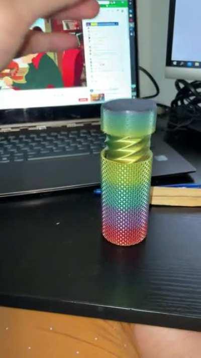 The way this fidget toy just perfectly fits on itself