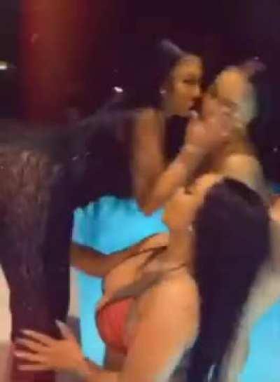 6ix9ine girlfriend kissing twins