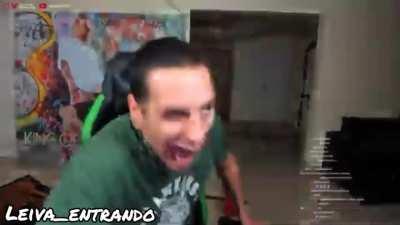 El coscu pero con Edward el 88 dedos de fondo (?