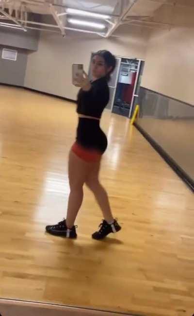 i bet her cheeks claps everytime she jumps