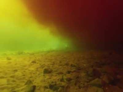 Встречаются два потока