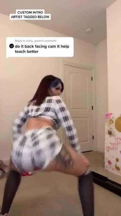 A full TikTok thot tutorial from @earwaxsmeller