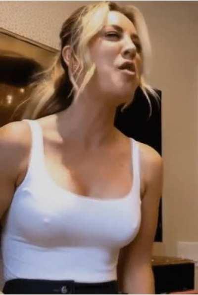 Kaley Cuoco's Hard Nipples 🥵