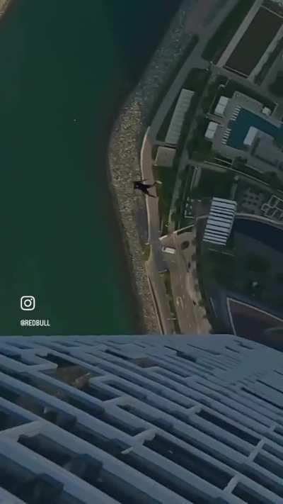 Cool, he's wakeboarding with a dro-