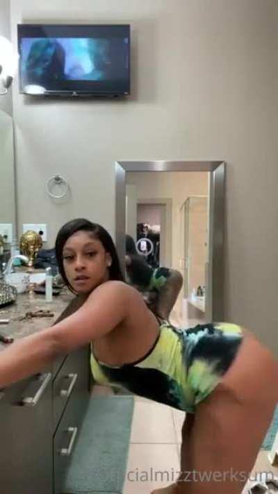 Hoe needa come on n stop playing