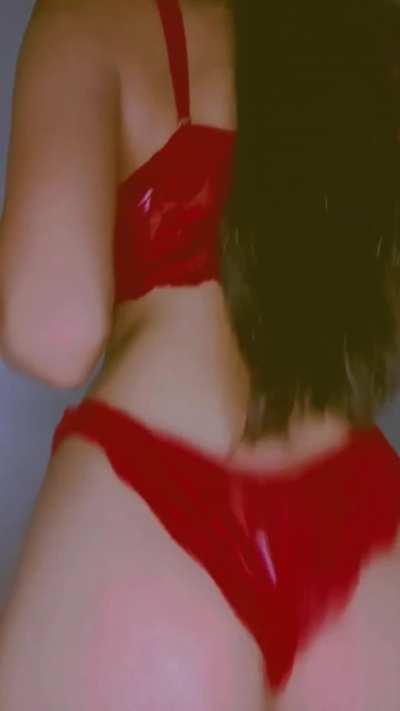 Wanna sit on your face for a few hours… 🍑