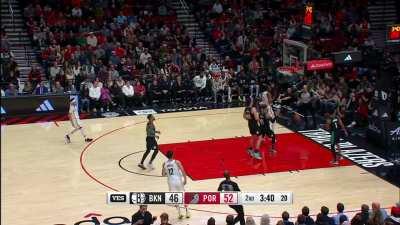 [Highlight] Simmons rebounds and throws an outlet to Durant all in one motion.